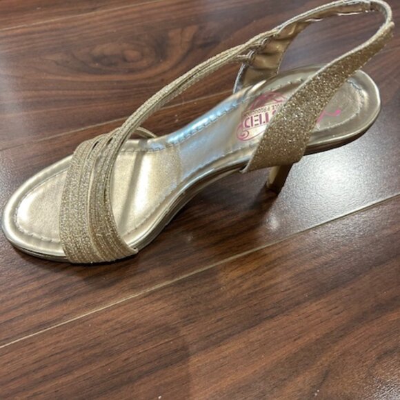 Gold sparkling shoes - Picture 3 of 4